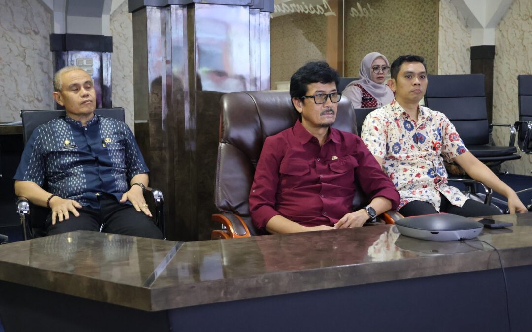Sekda Pinrang Ikuti Sosialisasi Monitoring dan Evaluasi Keterbukaan Informasi Publik